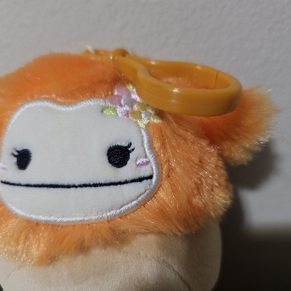 Squishmallow 3.5in Clip Shasta the orange Bigfoot with head flower - Picture 2 of 6